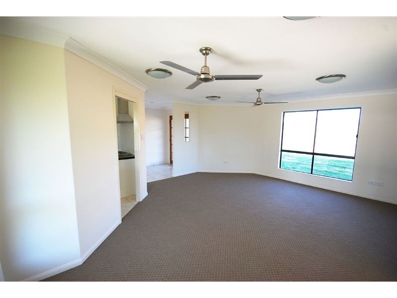 9 John Oxley Drive, Gracemere QLD 4702
