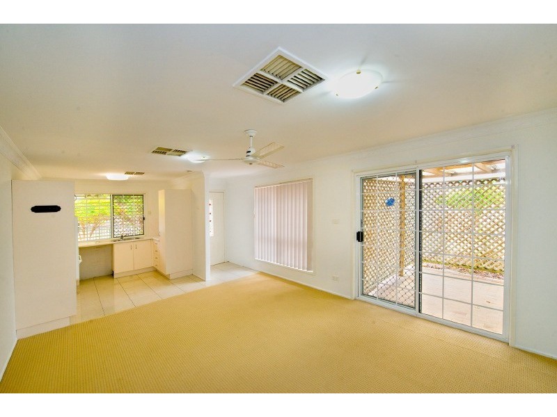 2/110 High Street, Berserker QLD 4701