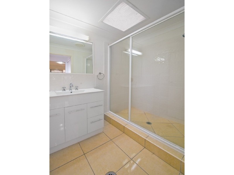 2/110 High Street, Berserker QLD 4701