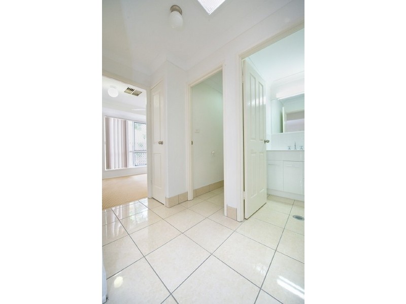 2/110 High Street, Berserker QLD 4701