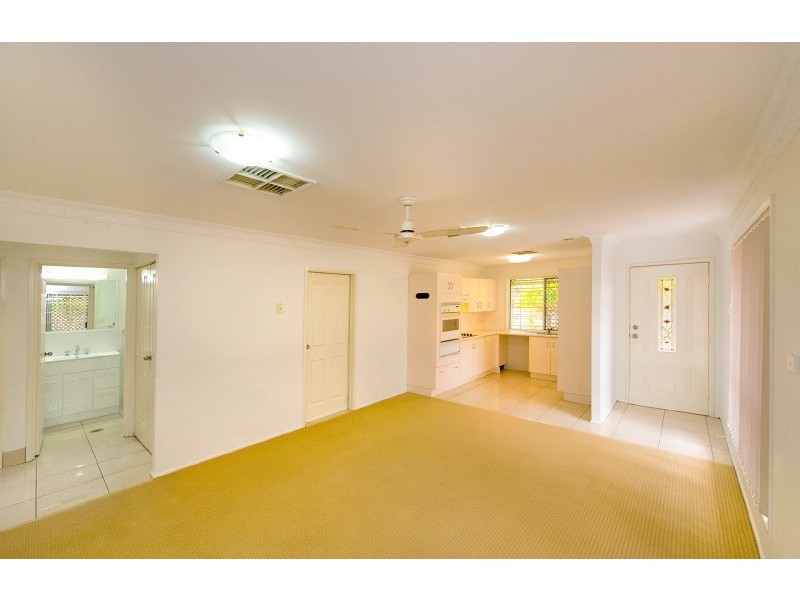 2/110 High Street, Berserker QLD 4701
