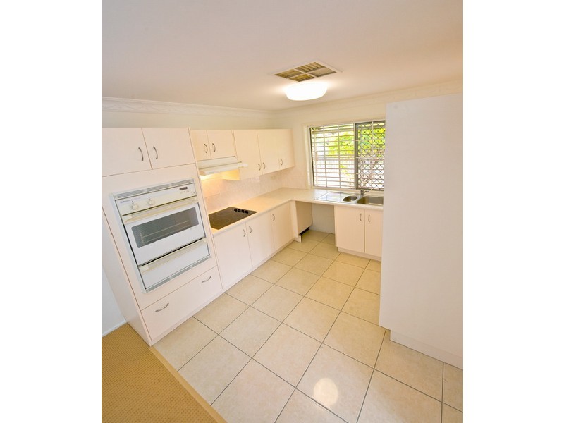 2/110 High Street, Berserker QLD 4701