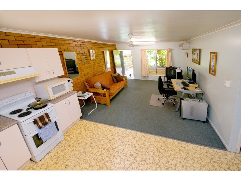 16 Kerr Street, Park Avenue QLD 4701