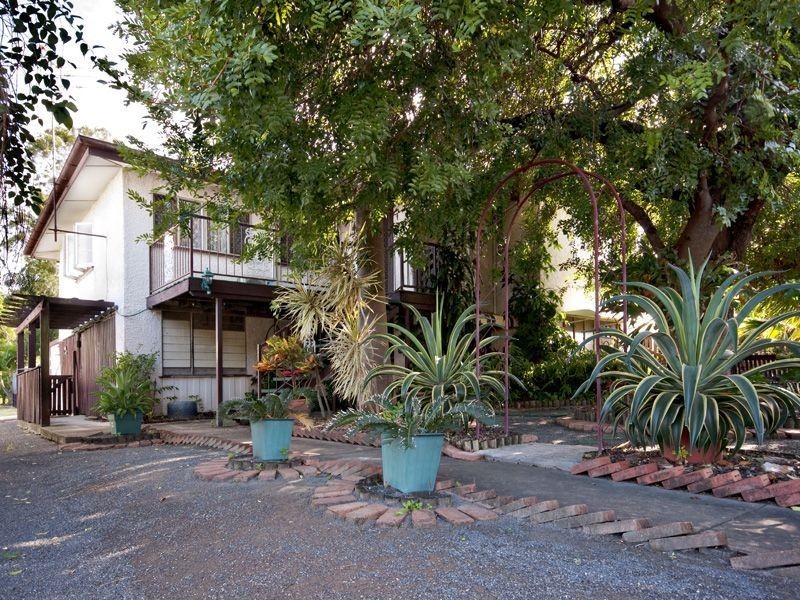 27 Lauga Street, Park Avenue QLD 4701