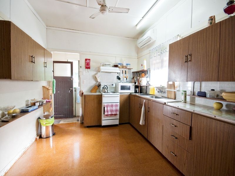 27 Lauga Street, Park Avenue QLD 4701