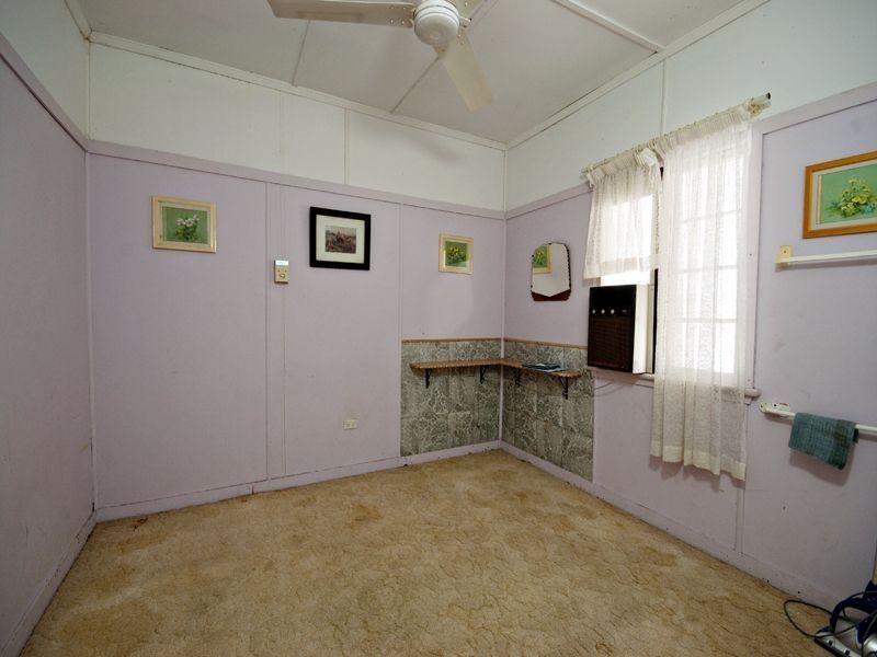 27 Lauga Street, Park Avenue QLD 4701