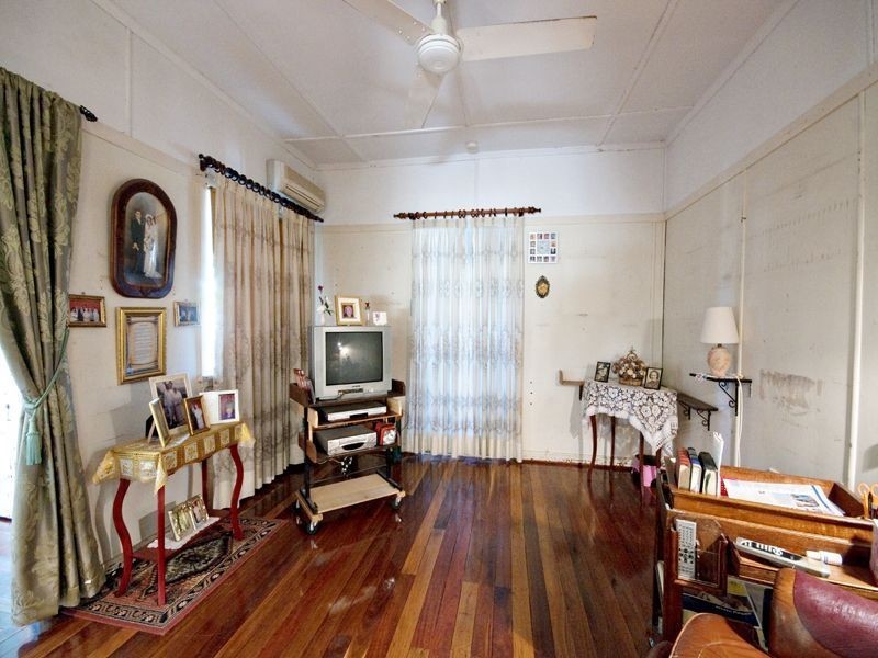 27 Lauga Street, Park Avenue QLD 4701