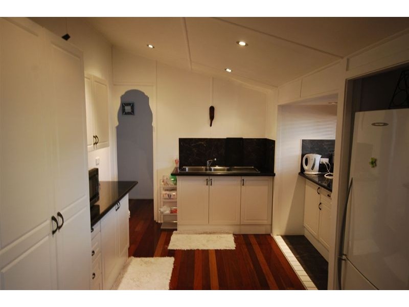8 Berserker Street, Berserker QLD 4701
