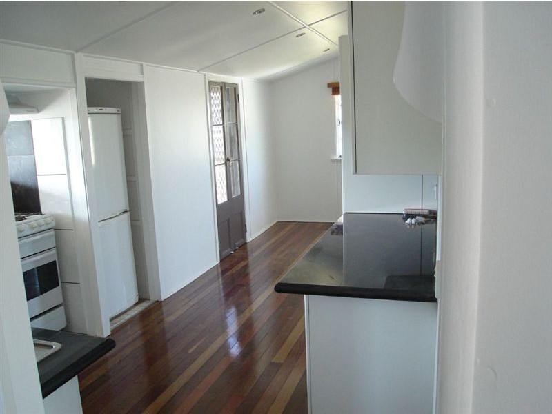 8 Berserker Street, Berserker QLD 4701