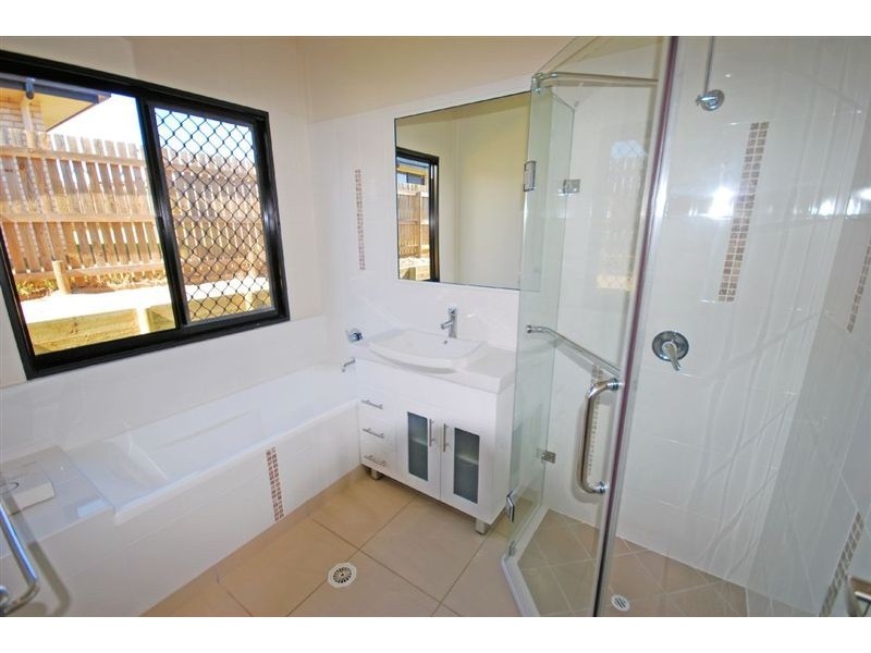 2 Mitchell Court, Gracemere QLD 4702