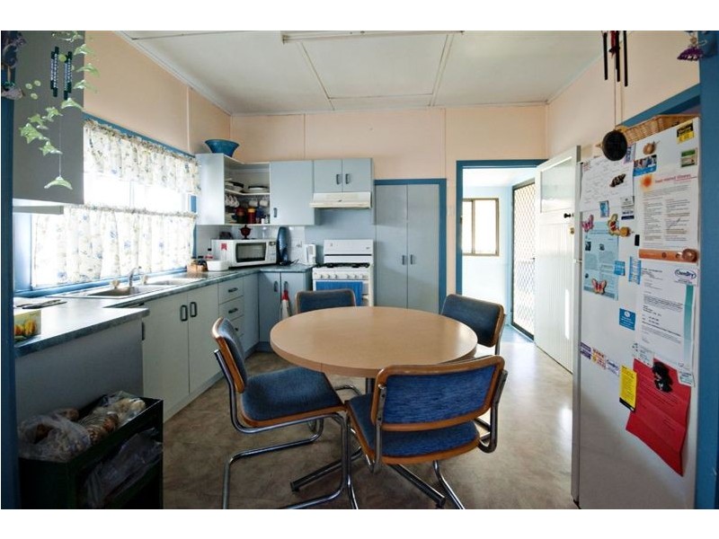 33 Face Street, Park Avenue QLD 4701