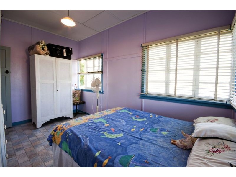 33 Face Street, Park Avenue QLD 4701