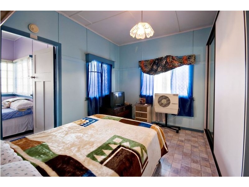 33 Face Street, Park Avenue QLD 4701