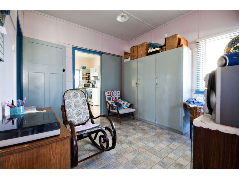 33 Face Street, Park Avenue QLD 4701