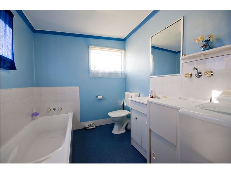 33 Face Street, Park Avenue QLD 4701