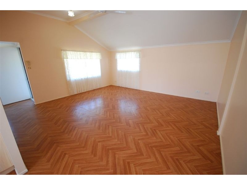 4 Tung Yeen Street, Park Avenue QLD 4701