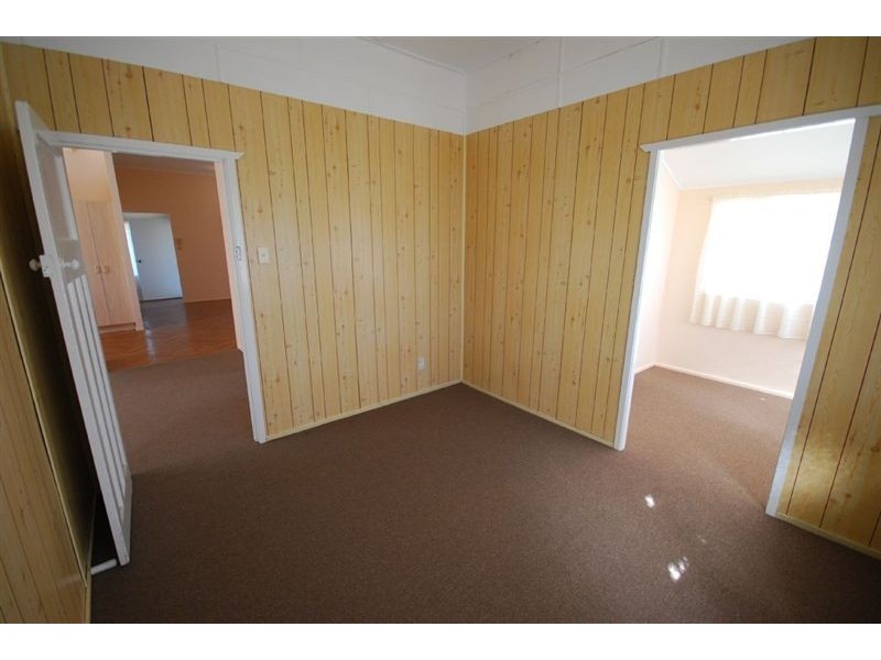 4 Tung Yeen Street, Park Avenue QLD 4701