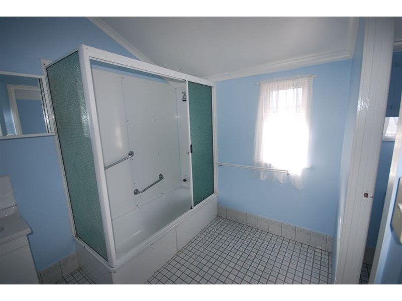 4 Tung Yeen Street, Park Avenue QLD 4701