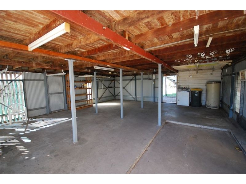 4 Tung Yeen Street, Park Avenue QLD 4701