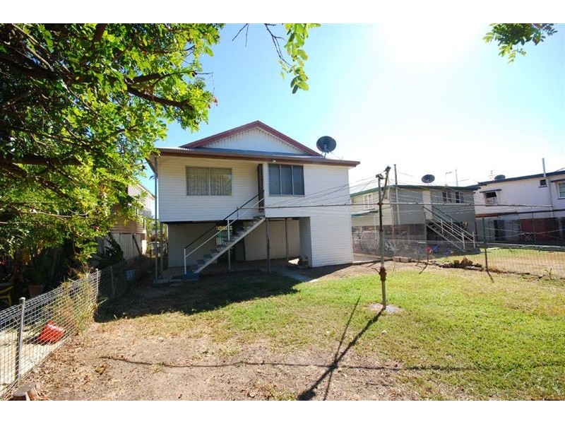 4 Tung Yeen Street, Park Avenue QLD 4701