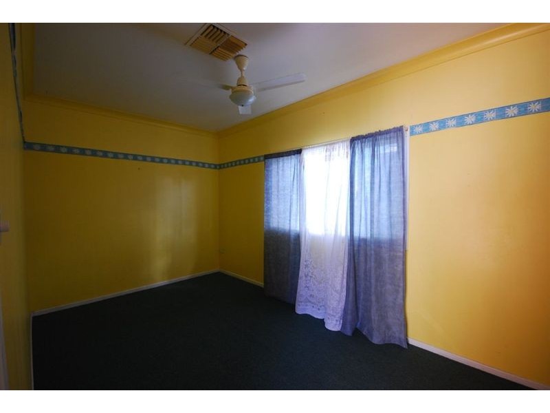 40 Lauga street, Park Avenue QLD 4701