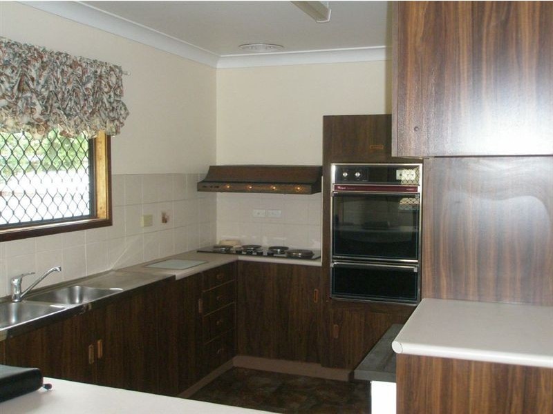82 kershaw, Park Avenue QLD 4701