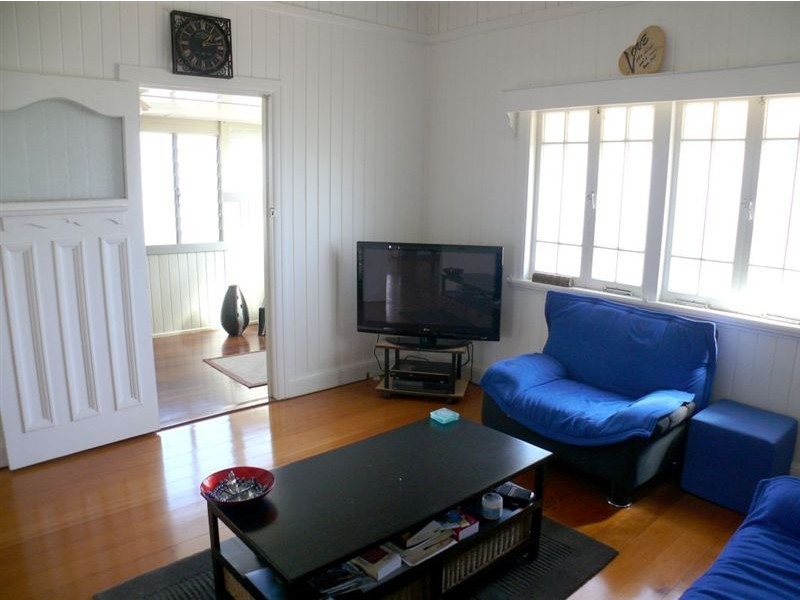 69 Livingstone Street, Berserker QLD 4701
