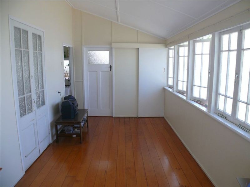 69 Livingstone Street, Berserker QLD 4701