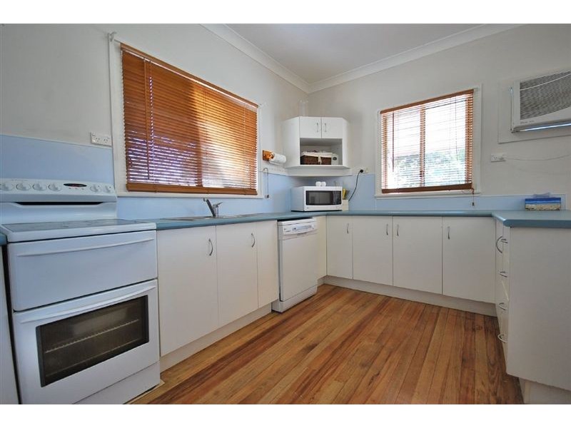 20 Parris Street, Park Avenue QLD 4701