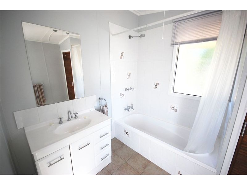 17 Dean Street, Berserker QLD 4701