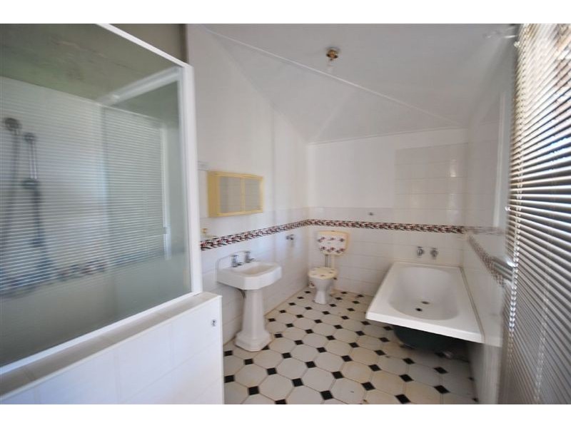 128 Lucas Street, Gracemere QLD 4702
