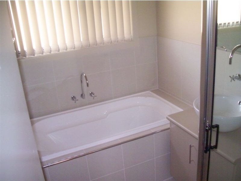 33 Maree Crescent, Gracemere QLD 4702