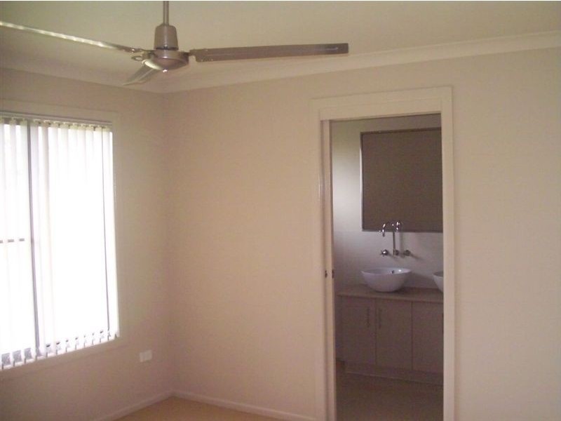 33 Maree Crescent, Gracemere QLD 4702