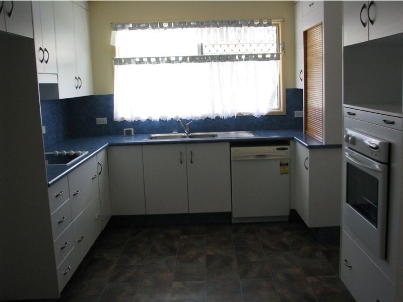 42 Denning Street, Park Avenue QLD 4701