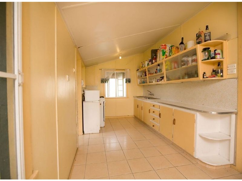 9 Bernard Street, Berserker QLD 4701