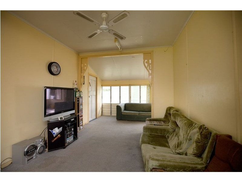 9 Bernard Street, Berserker QLD 4701