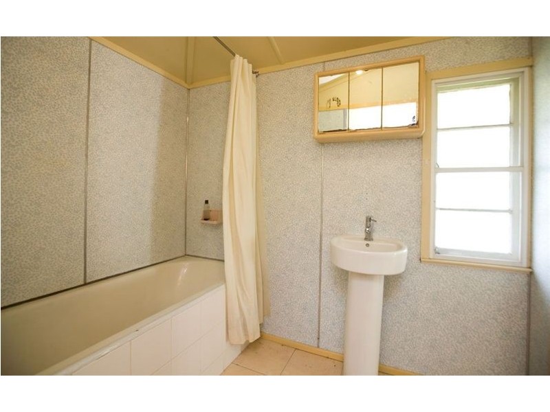 9 Bernard Street, Berserker QLD 4701