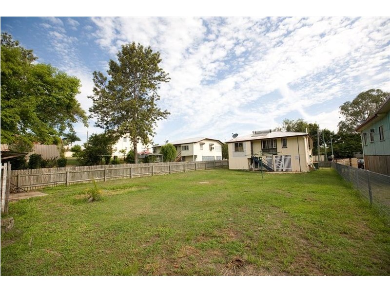 9 Bernard Street, Berserker QLD 4701