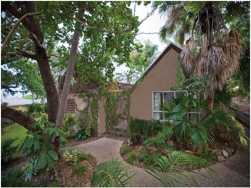 19 Queen Street, The Range QLD 4700