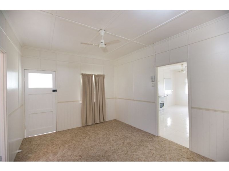 23 Lauga Street, Park Avenue QLD 4701