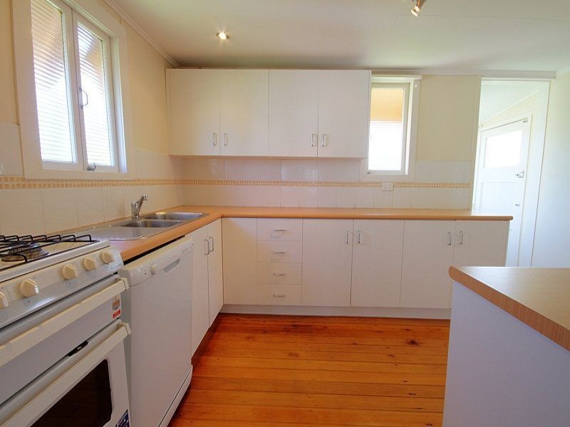 8 Meade Street, Wandal QLD 4700