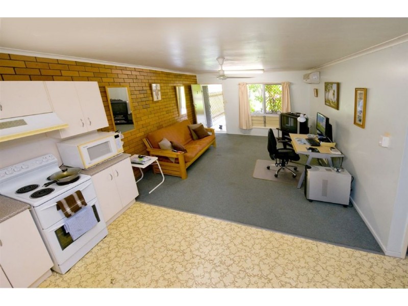 16 Kerr Street, Park Avenue QLD 4701