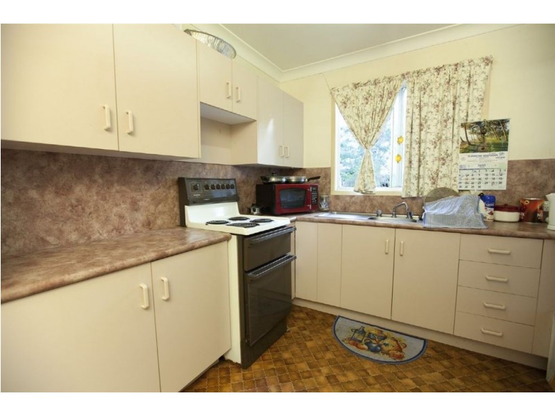 76 Livingstone Street, Berserker QLD 4701