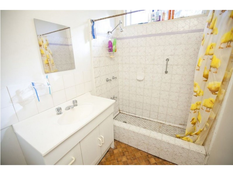 76 Livingstone Street, Berserker QLD 4701