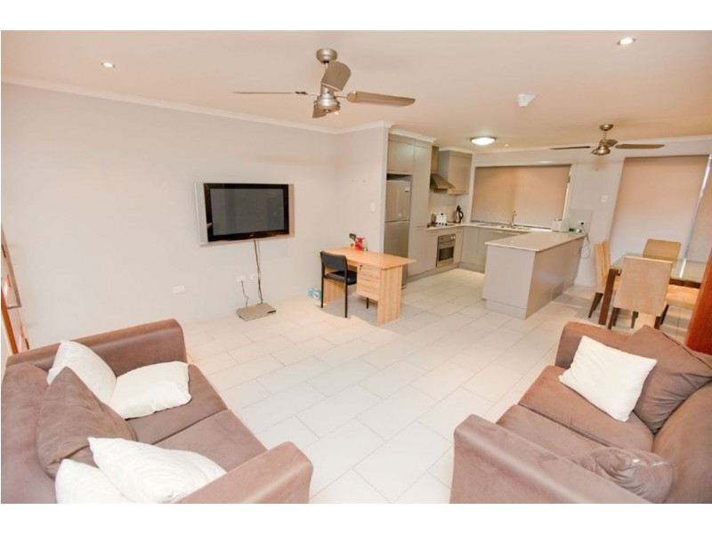 2/75 Edington Street, Berserker QLD 4701