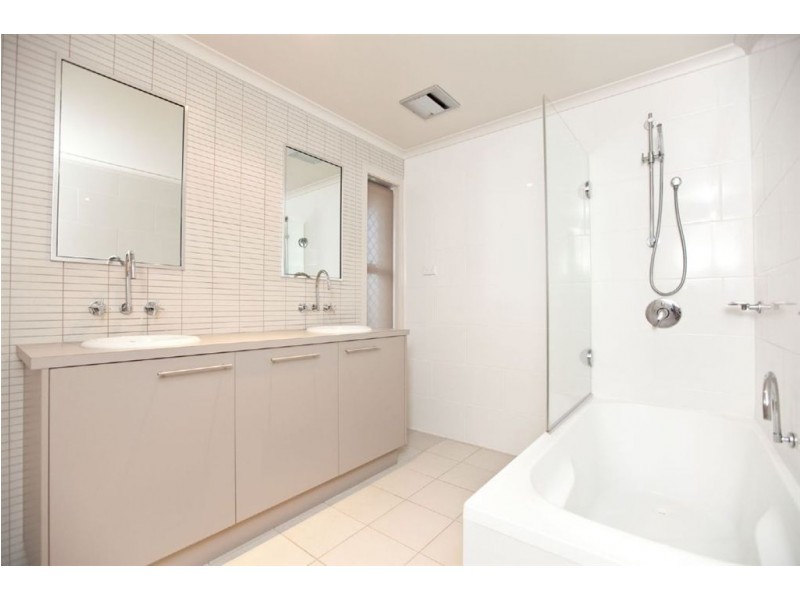 2/75 Edington Street, Berserker QLD 4701