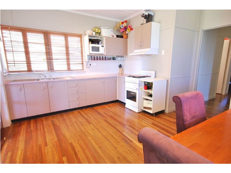18 Bowen Terrace, The Range QLD 4700