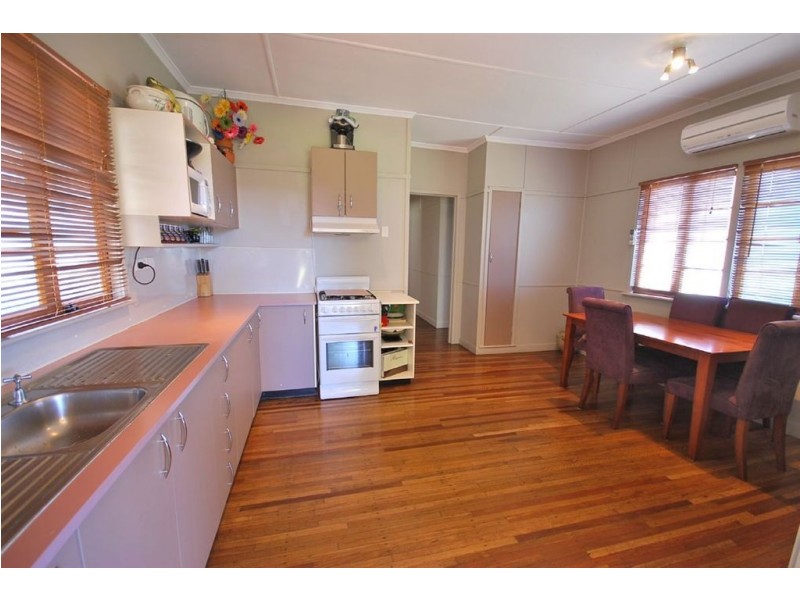 18 Bowen Terrace, The Range QLD 4700
