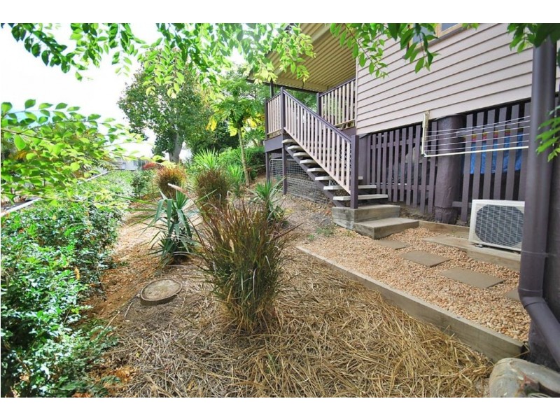 18 Bowen Terrace, The Range QLD 4700