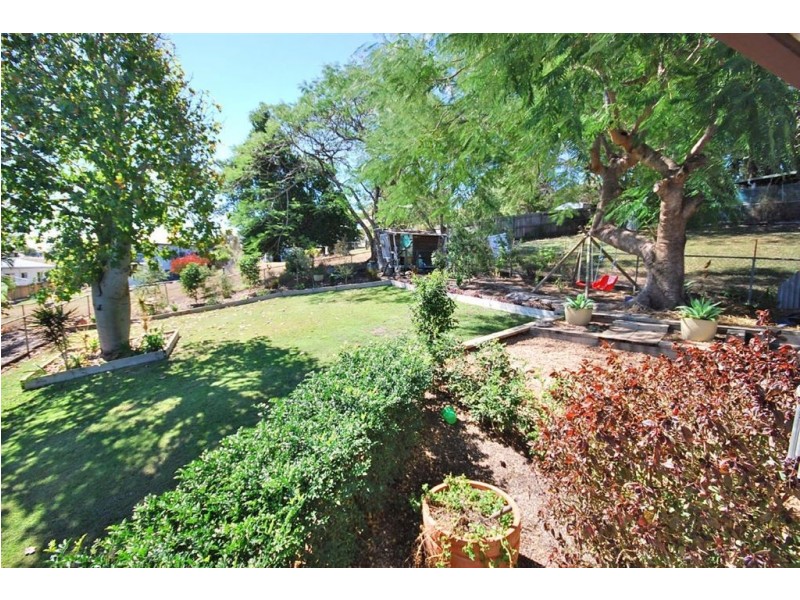 18 Bowen Terrace, The Range QLD 4700